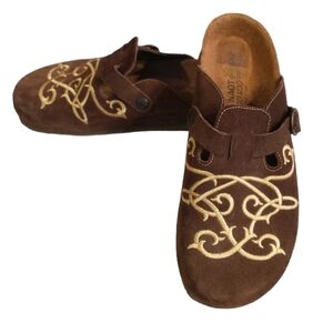 Naots Scandinavian Collection Embroidered Suede Leather Clog Sz 8